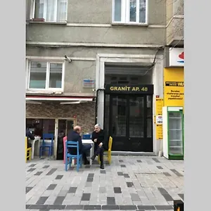 https://cozy-apartment-next-to-taksim-square.istanbul-turkeyhotels.com