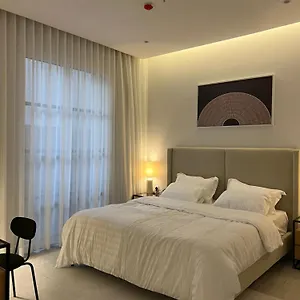 فاخرة بمجمع الماجدية الرياض